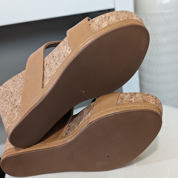 Shoe Dazzle Faux Leather Slip On Cork Wedge Size 5.5 - Picture 7 of 7